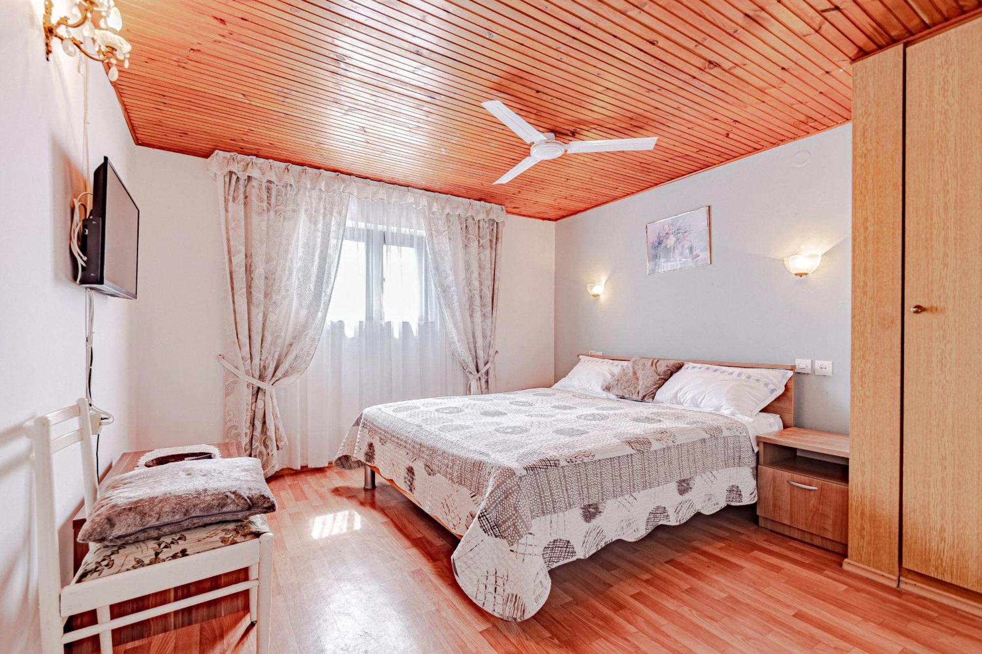 Family Friendly Apartments With A Swimming Pool Zavalatica, Korcula - 183 외부 사진