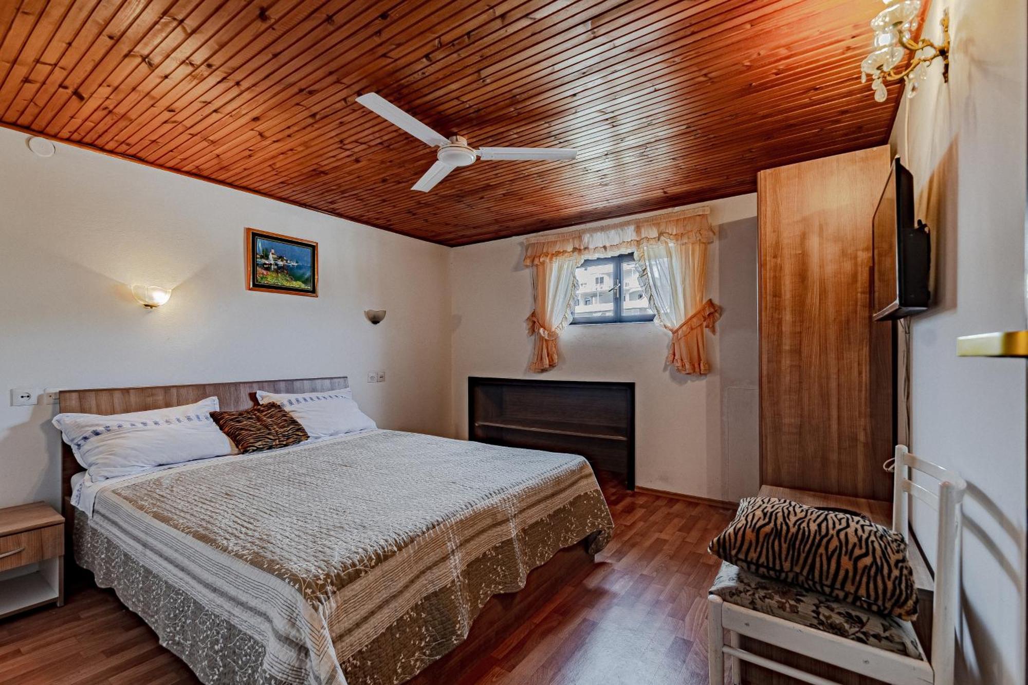 Family Friendly Apartments With A Swimming Pool Zavalatica, Korcula - 183 외부 사진